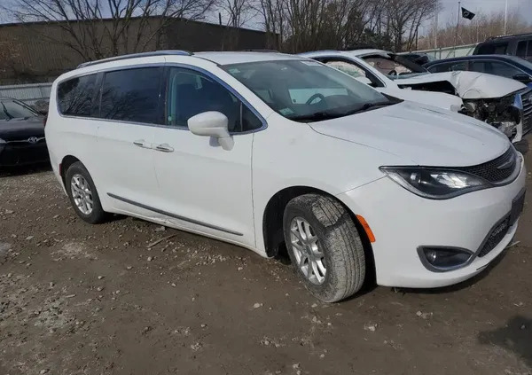 chrysler pacifica murowana goślina Chrysler Pacifica cena 42500 przebieg: 106073, rok produkcji 2020 z Murowana Goślina